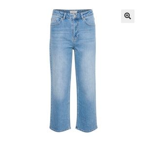 Part Two Judy Jeans in light wash. 28”. New condition.